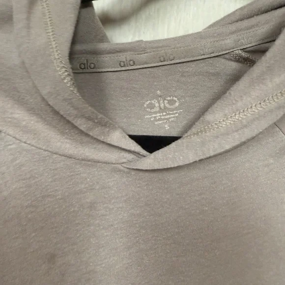 ALO Yoga Heather Gray Long Sleeve Top - Picture 3 of 3